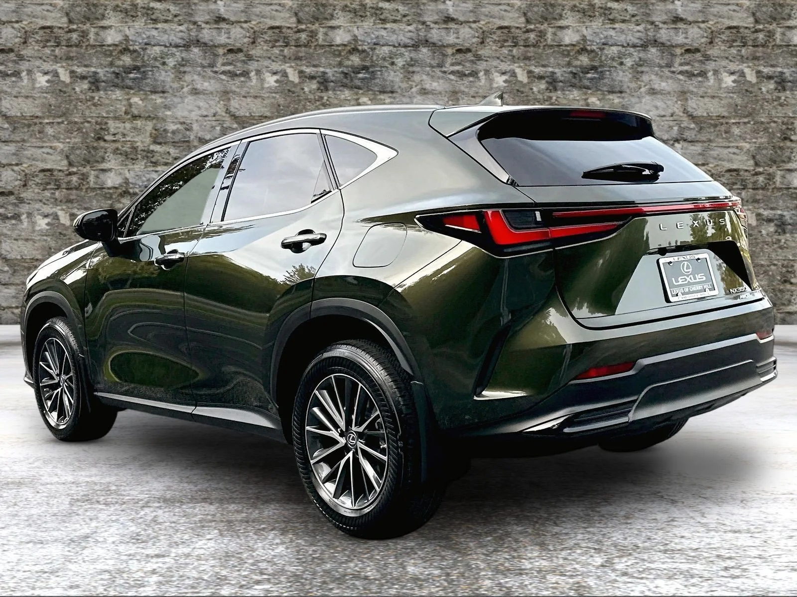 Used 2022 NORI GREEN PEARL Lexus  image 5