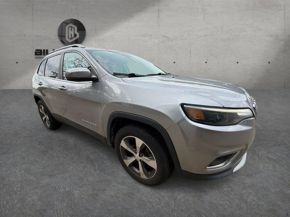 Used 2019 Silver Jeep Limited image 8