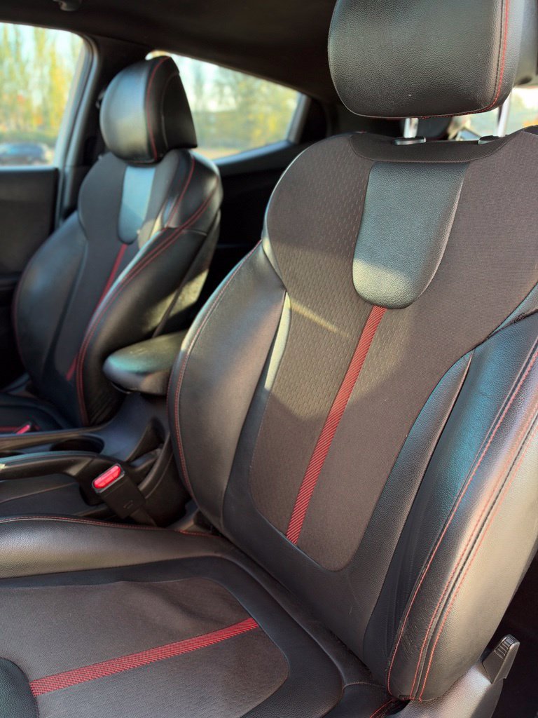 Used 2019 Chalk White Hyundai Turbo image 31