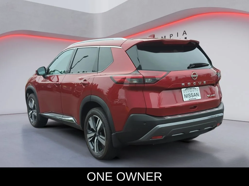 Used 2023 Red Nissan SL image 4