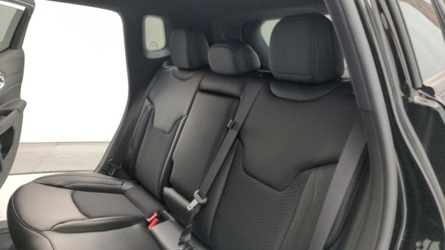 Used 2022 Black Jeep Latitude image 17