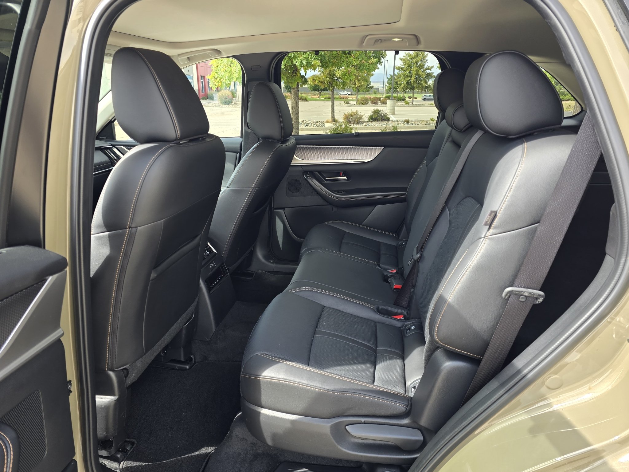 Used 2025 Zircon Sand Metallic Mazda Premium Package image 15