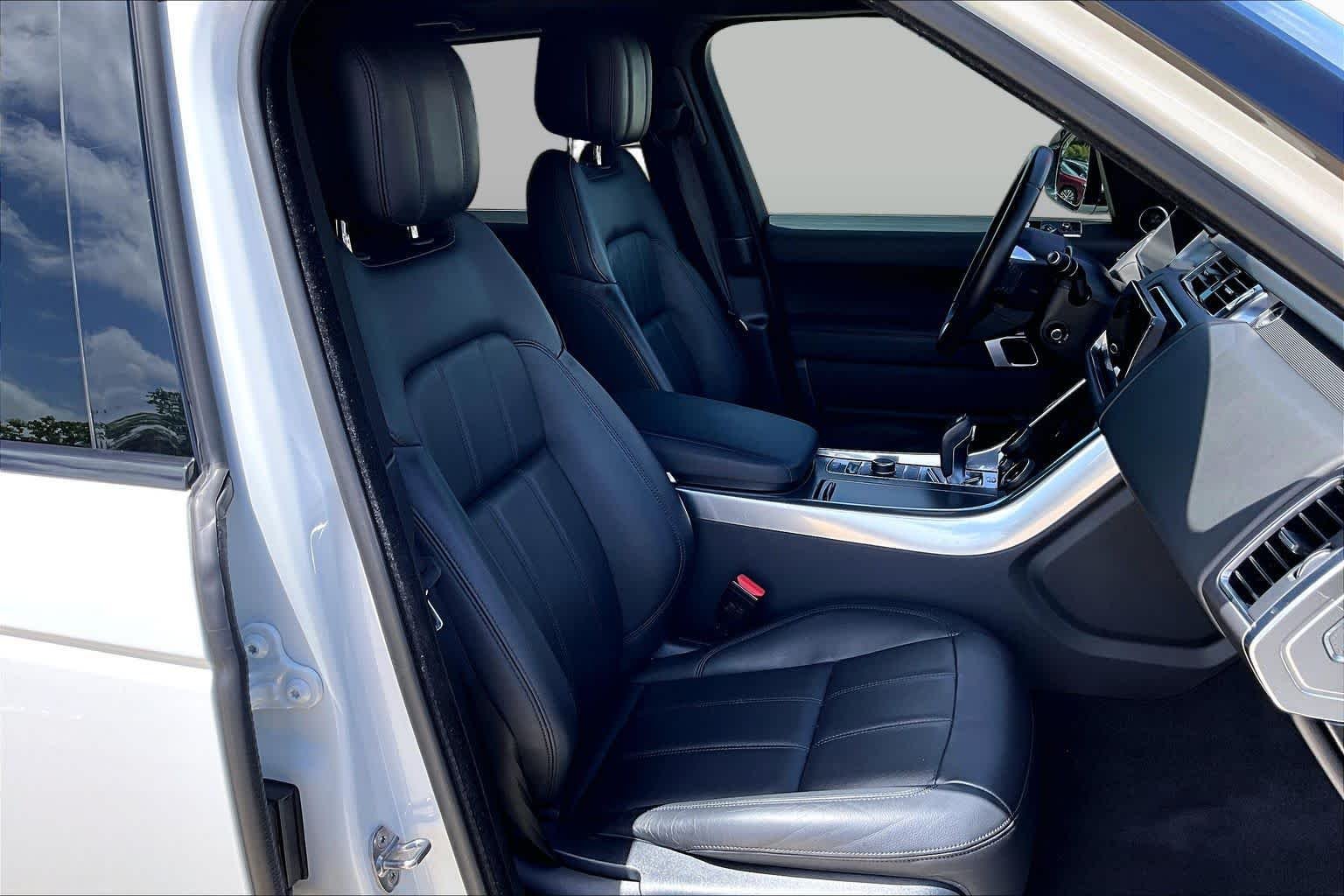 Used 2020 Yulong White Metallic Land Rover SE image 9