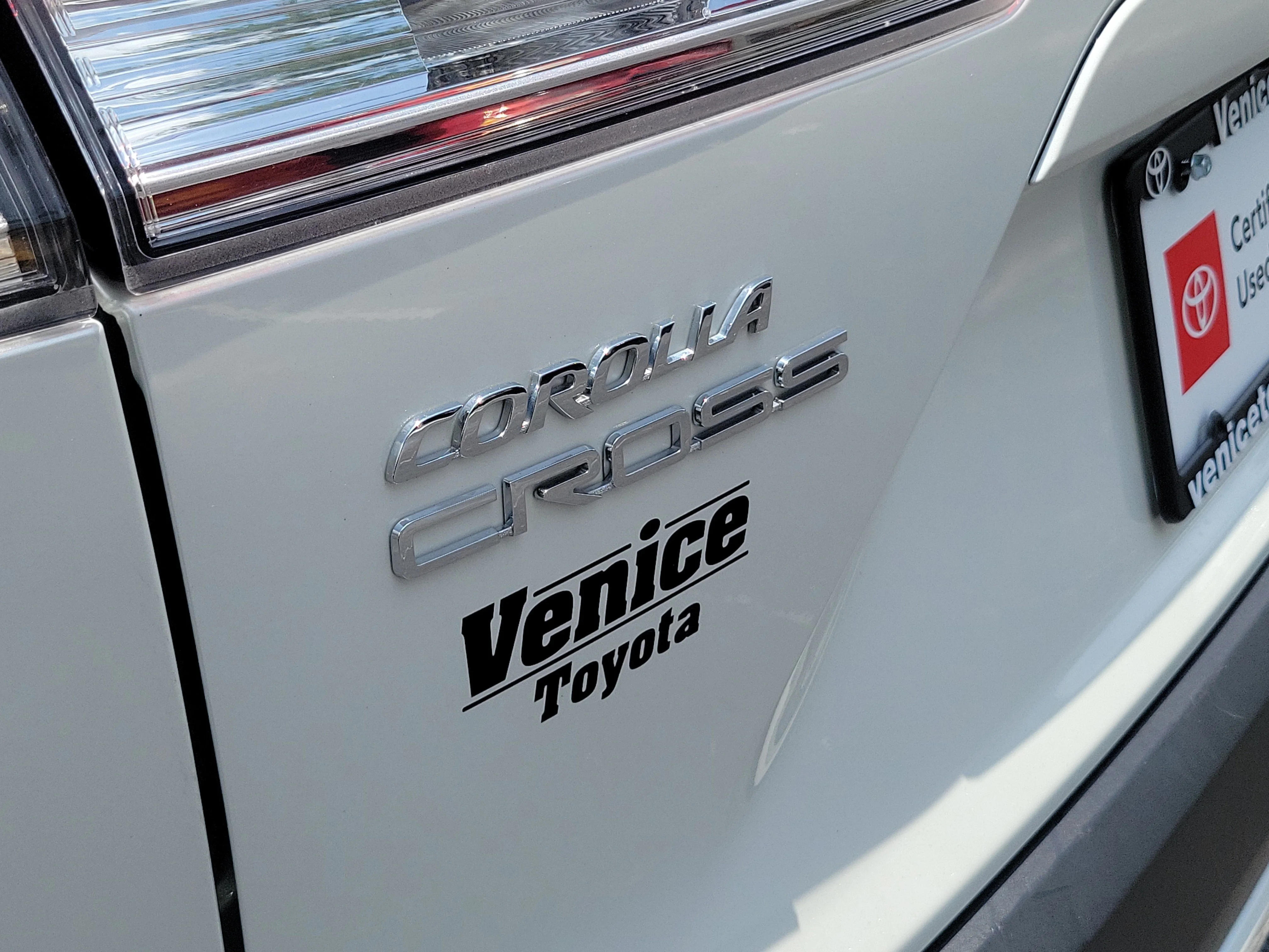 Used 2023 Wind Chill Pearl Toyota LE image 10