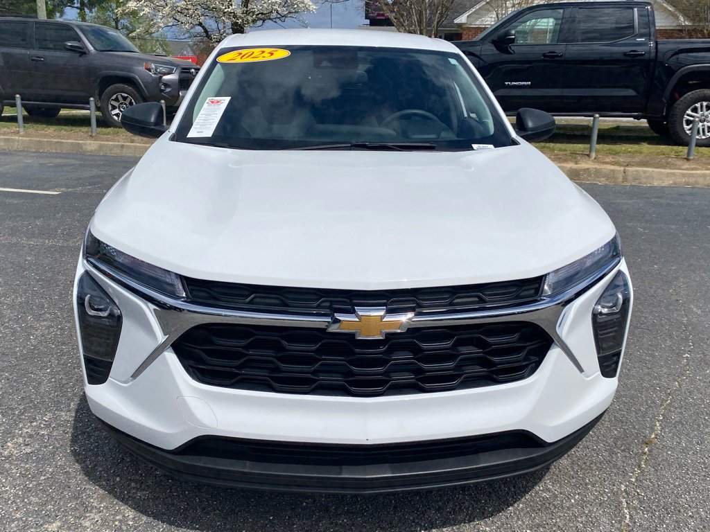 2025 Chevrolet Trax LS - Photo 15