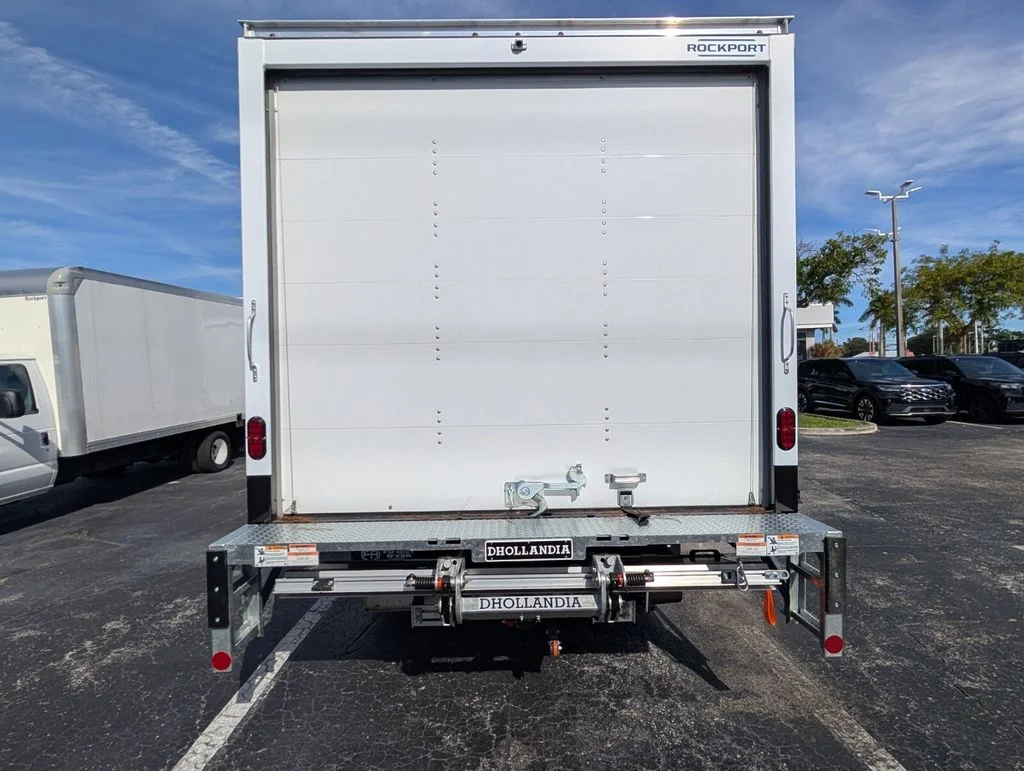 New 2026 Oxford White Ford E-350 SRW image 7