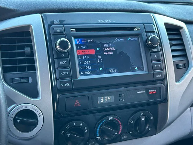 Used 2013 White Toyota Base image 45