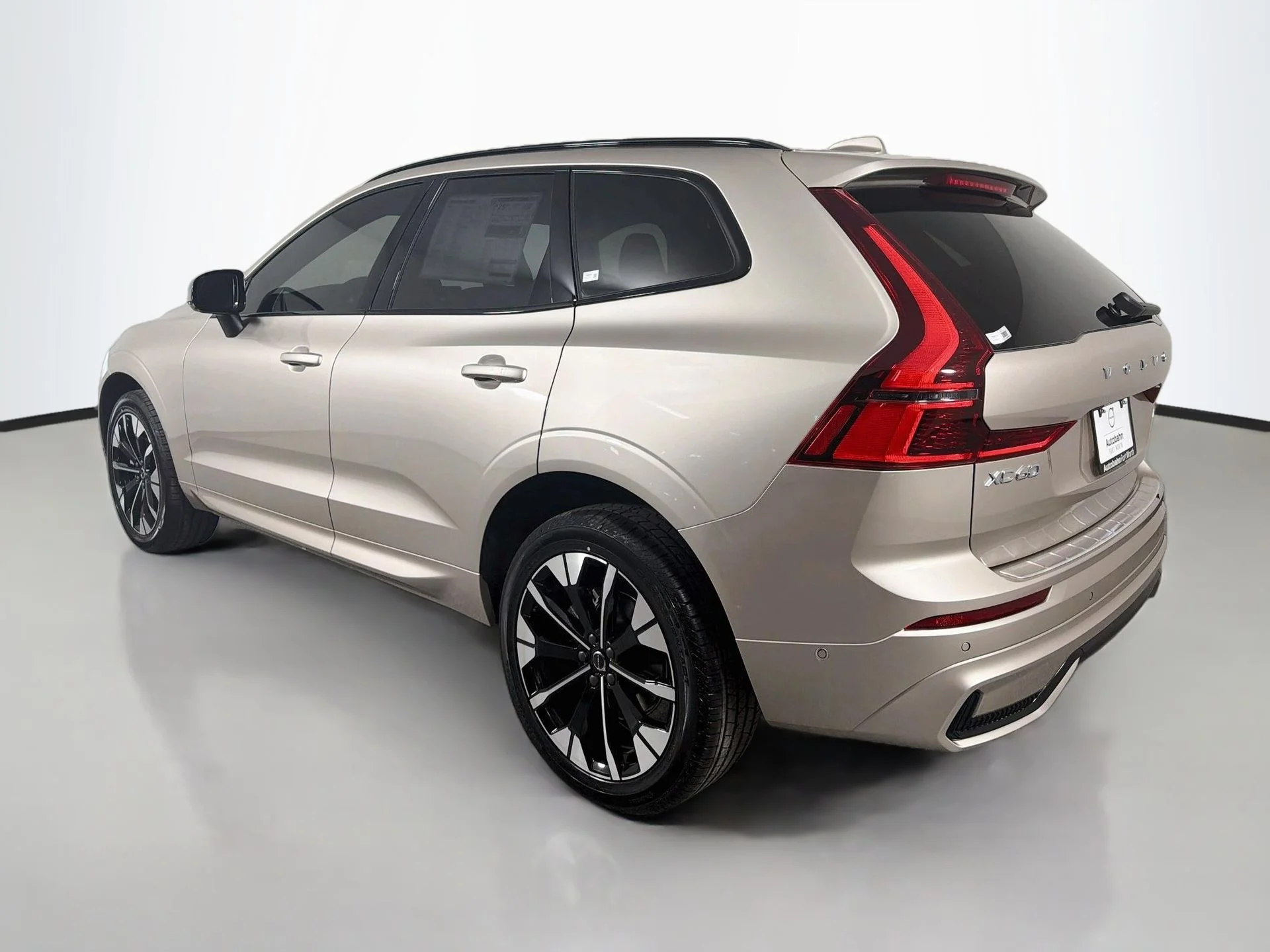 New 2026 Bright Dusk Volvo Plus image 7