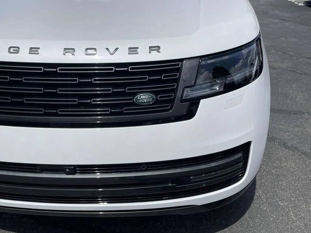 New 2026 Ostuni Pearl White Land Rover Autobiography image 7