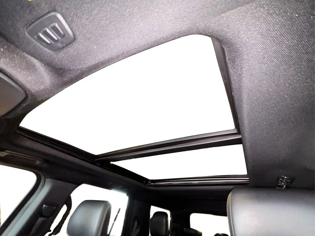 Used 2025 White Metallic Ford Platinum image 32