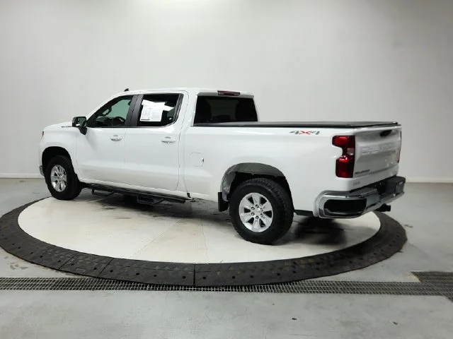 Used 2025 Summit White Chevrolet LT image 6