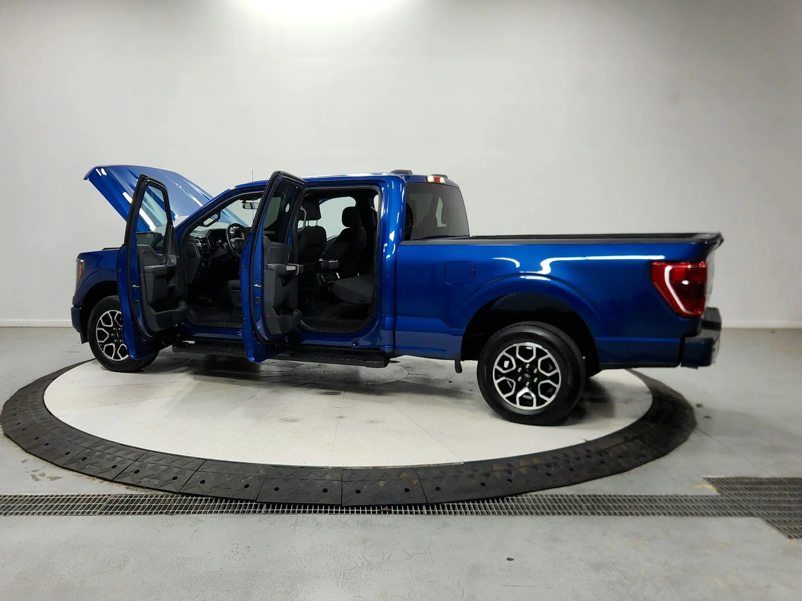 Used 2023  Ford XLT image 14