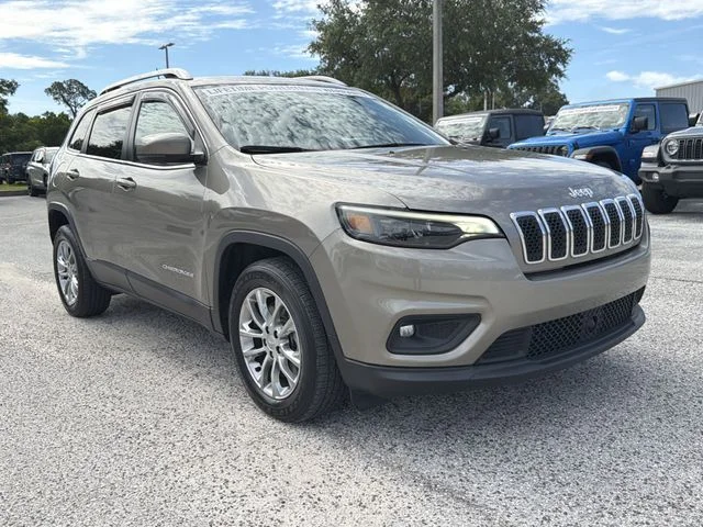 Used 2021 Beige Jeep Latitude Plus image 2