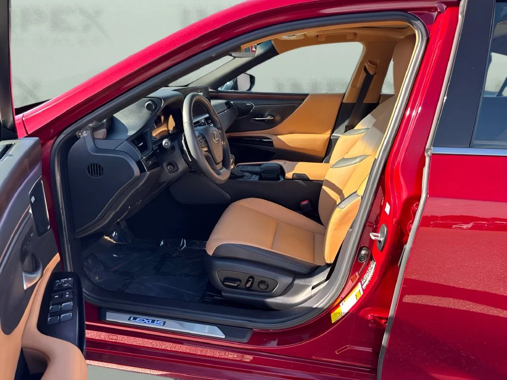 Used 2022 Red Lexus 300h image 9