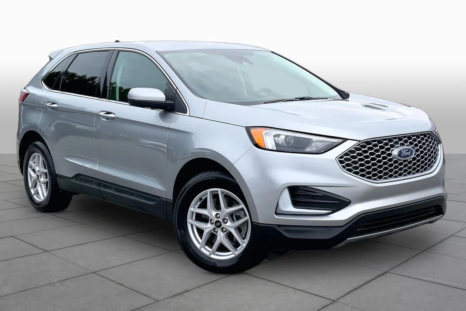 Used 2024 Iconic Silver Metallic Ford SEL image 3
