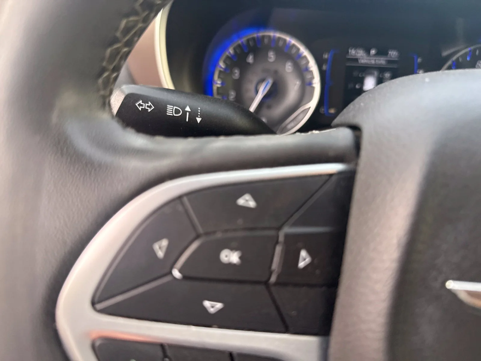 Used 2022 Silver Chrysler LX image 12