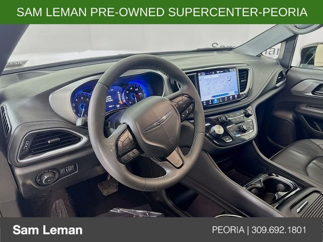 Used 2025 White Chrysler Limited image 9