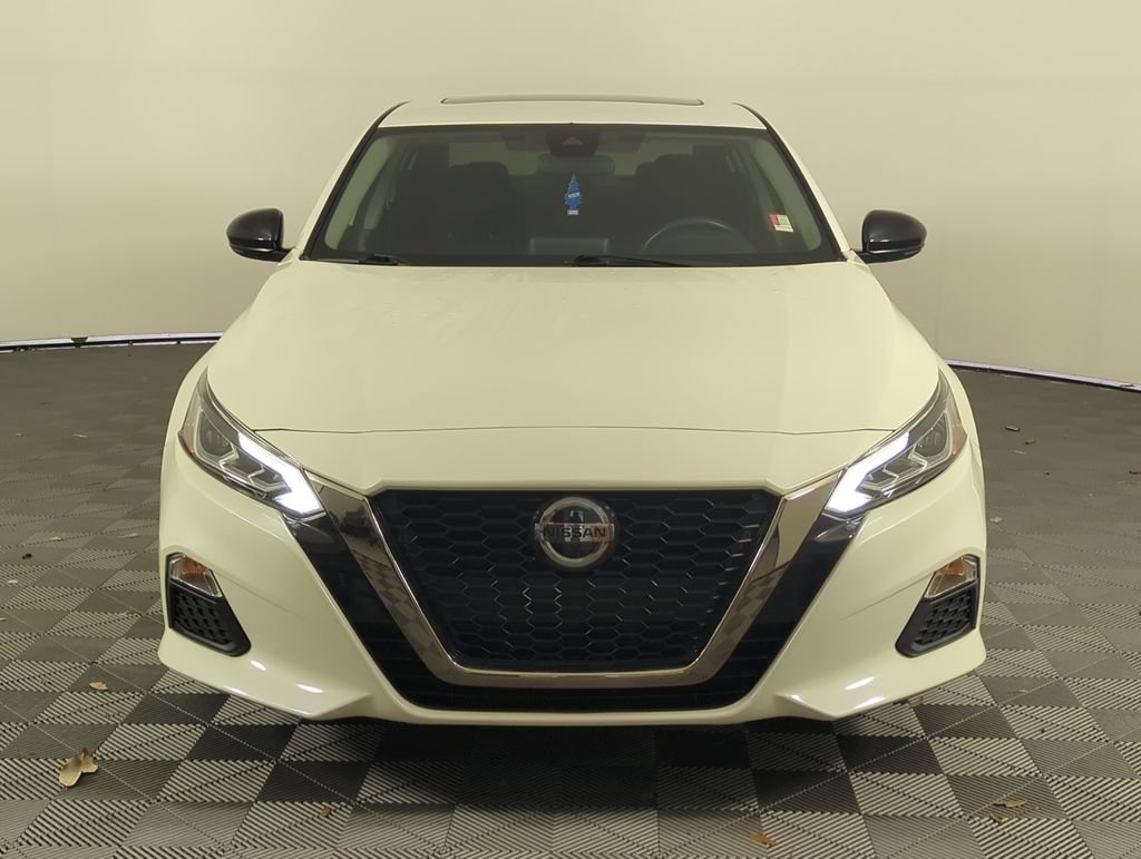 Used 2021 White Nissan 2.5 SR image 10