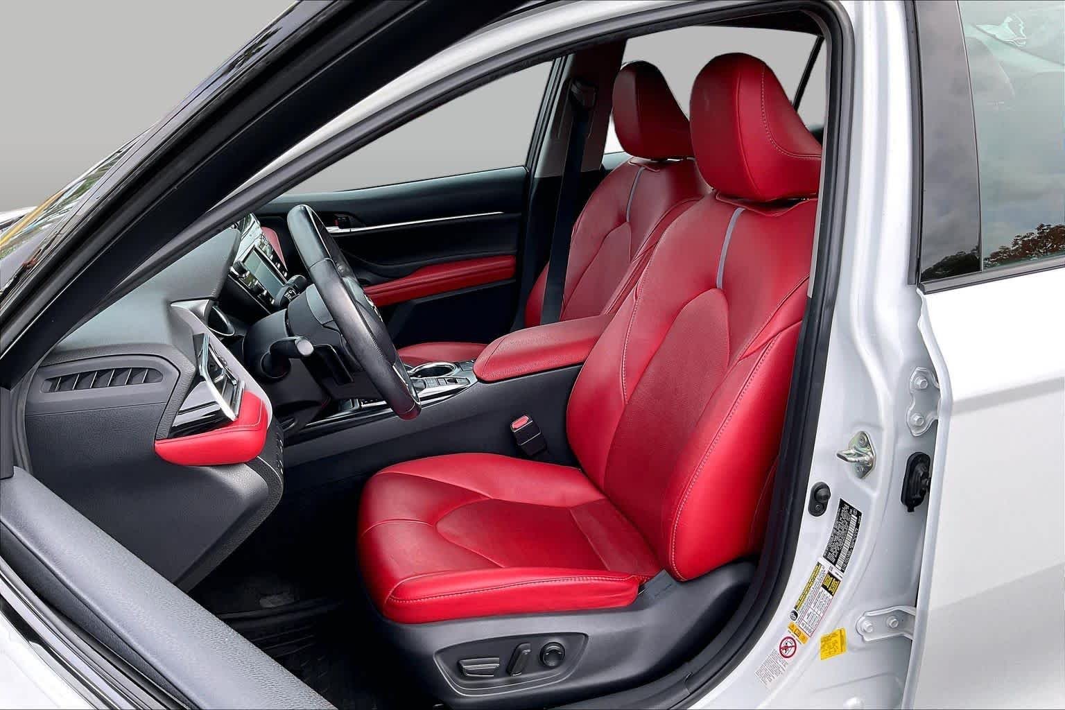 Used 2018 Midnight Black Metallic/Wind Chill Toyota XSE image 7
