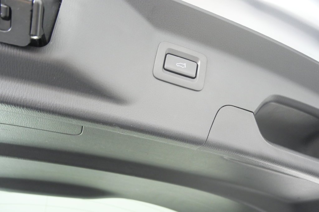 Used 2020 Sonic Silver Metallic Mazda Grand Touring image 18