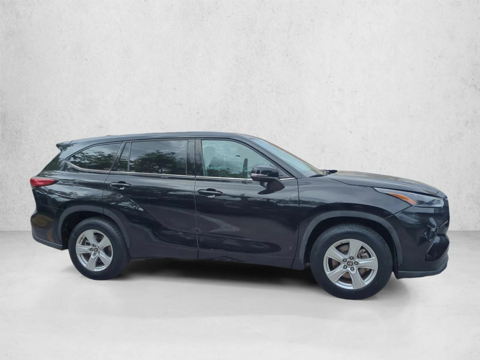 Used 2021 Midnight Black Metallic Toyota LE image 4