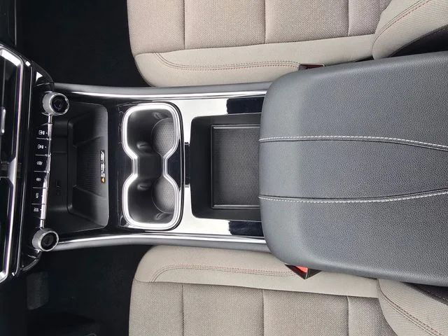 Used 2025 White Chevrolet LT image 39