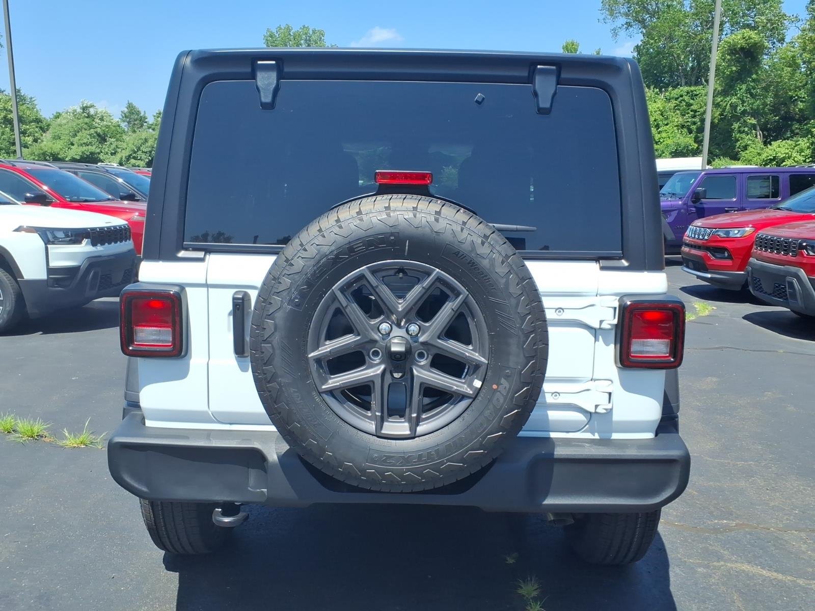 New 2026 Bright White Clear-Coat Exterior Paint Jeep Sport S image 5