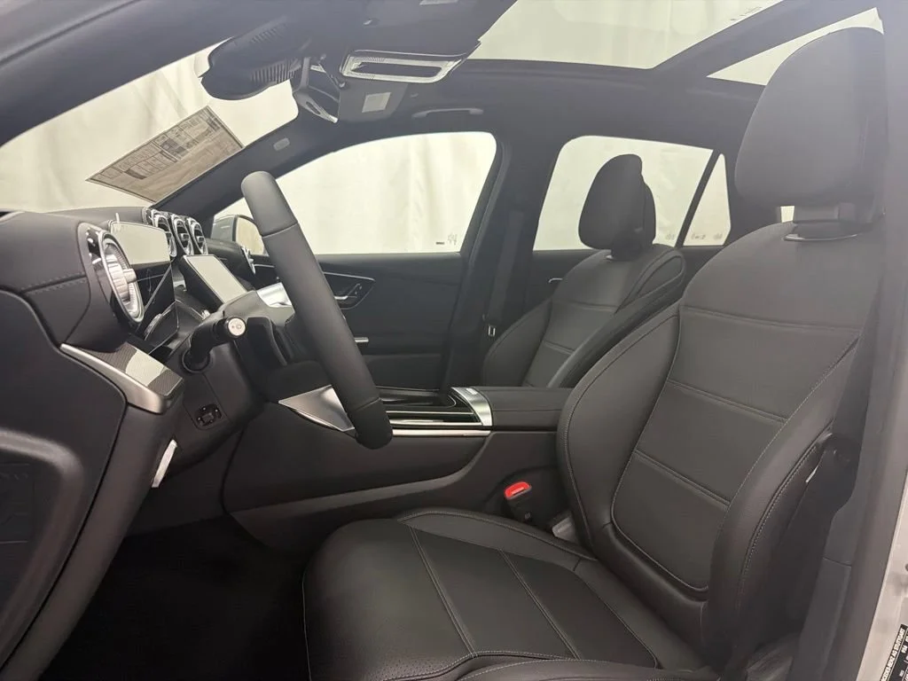 New 2027 White Mercedes-Benz GLC 300 image 14