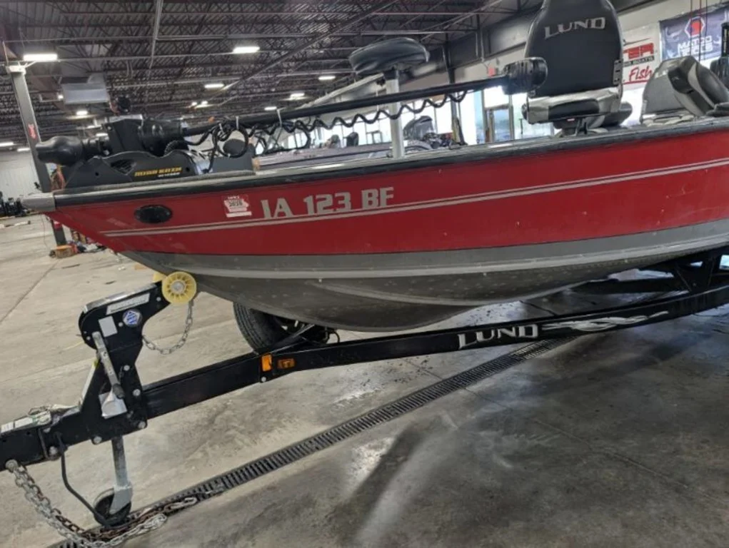 Used 2011 RED Lund  image 14