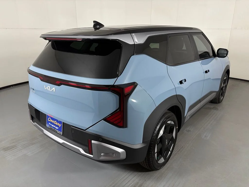 New 2027 Frost Blue / Black Roof Kia S image 8