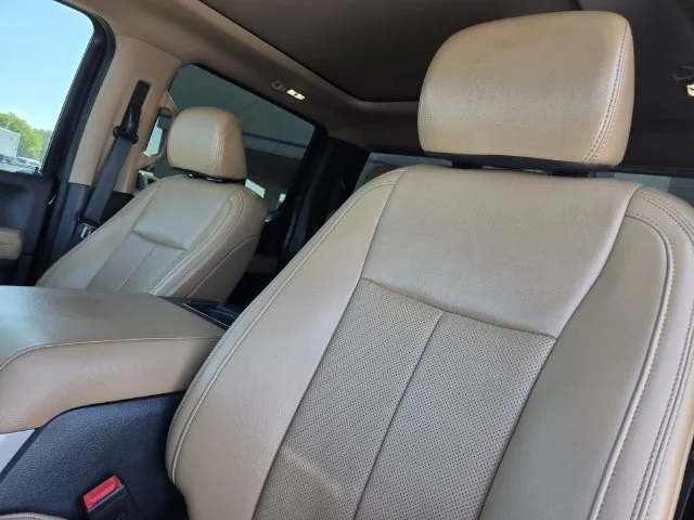 Used 2022  Ford Lariat image 28
