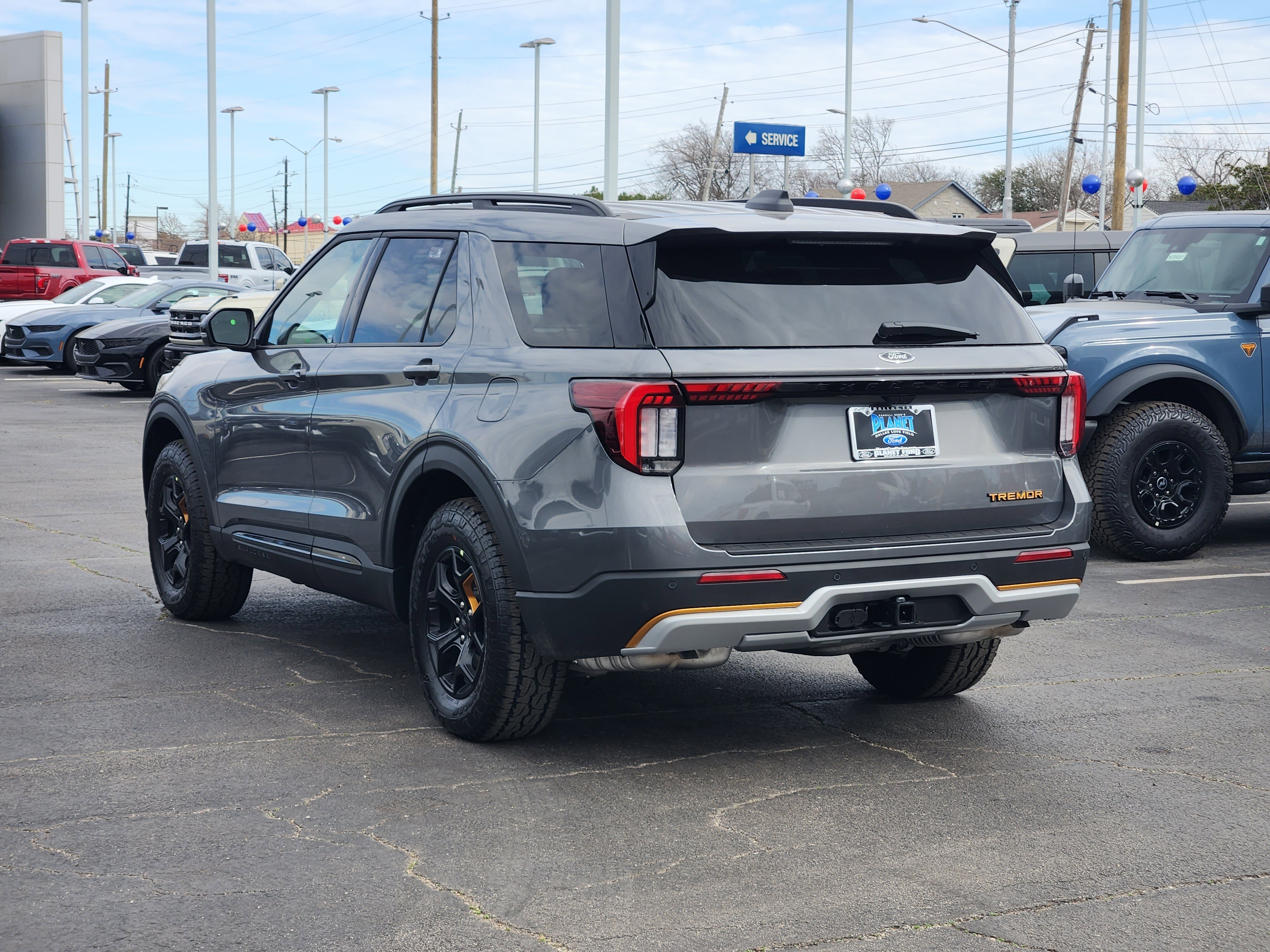 New 2026 Carbonized Gray Metallic Ford Tremor image 3