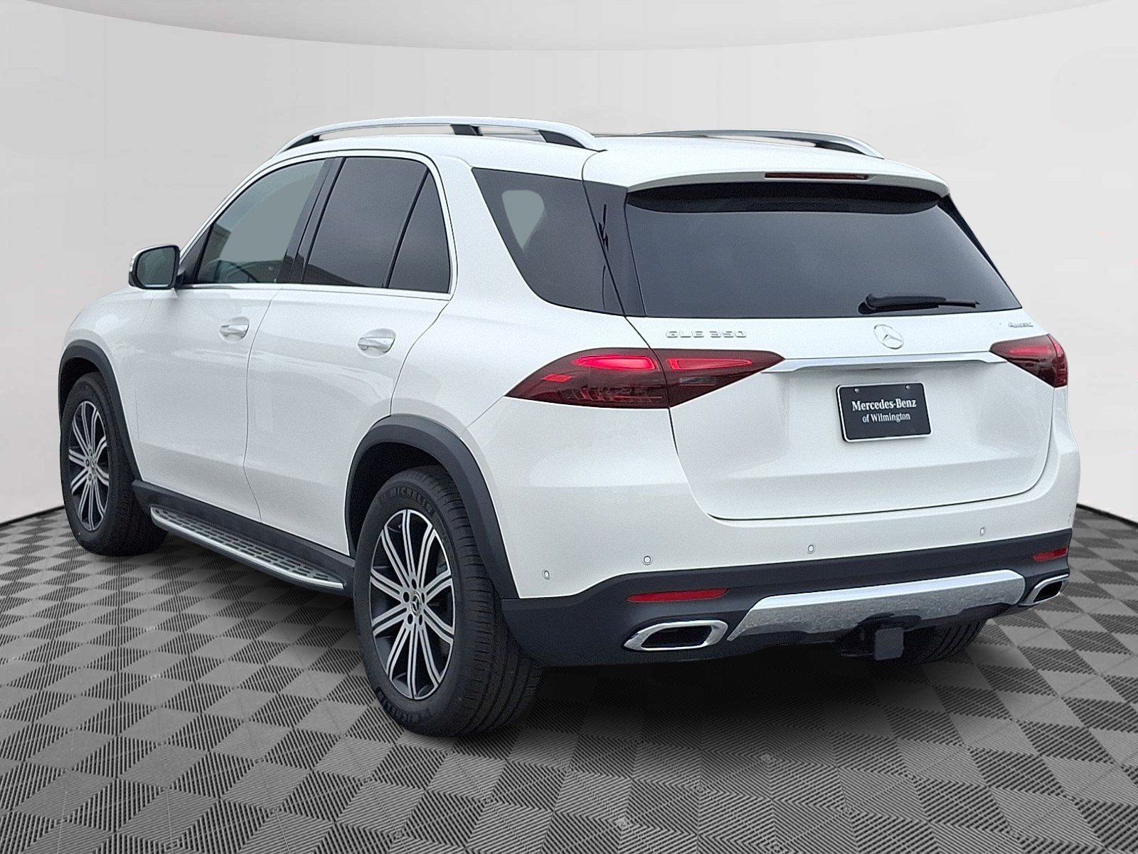 New 2026 Polar White Mercedes-Benz GLE 350 image 4
