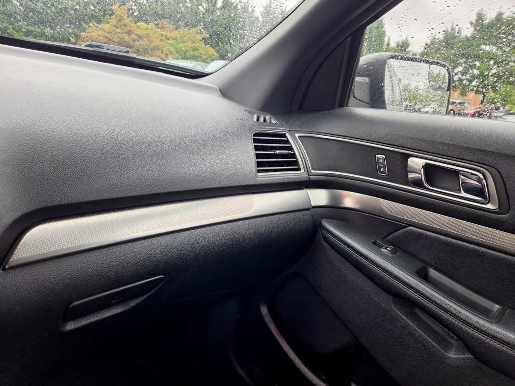 Used 2018 Blue Ford XLT image 18