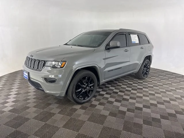 Used 2020 Gray Jeep Altitude image 10