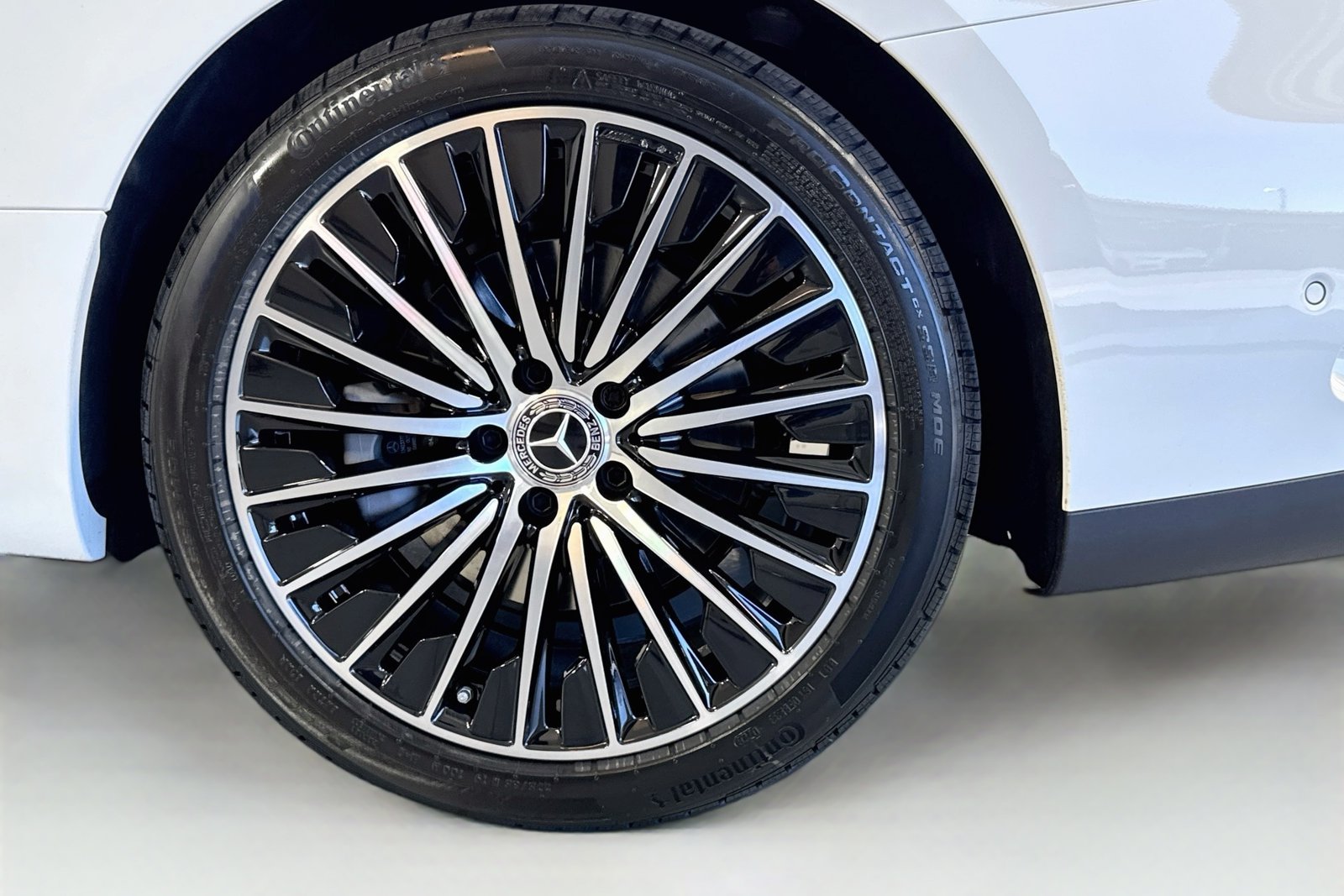 New 2026 Polar White Mercedes-Benz CLE 450 image 28