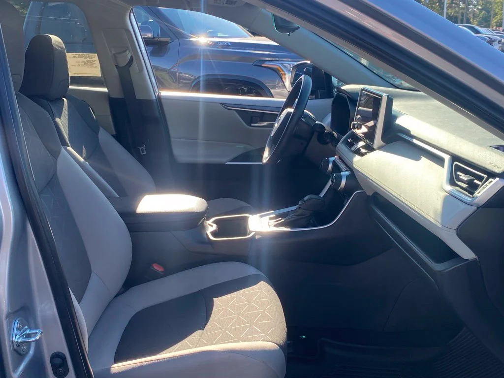 Used 2025 Silver Toyota XLE image 17