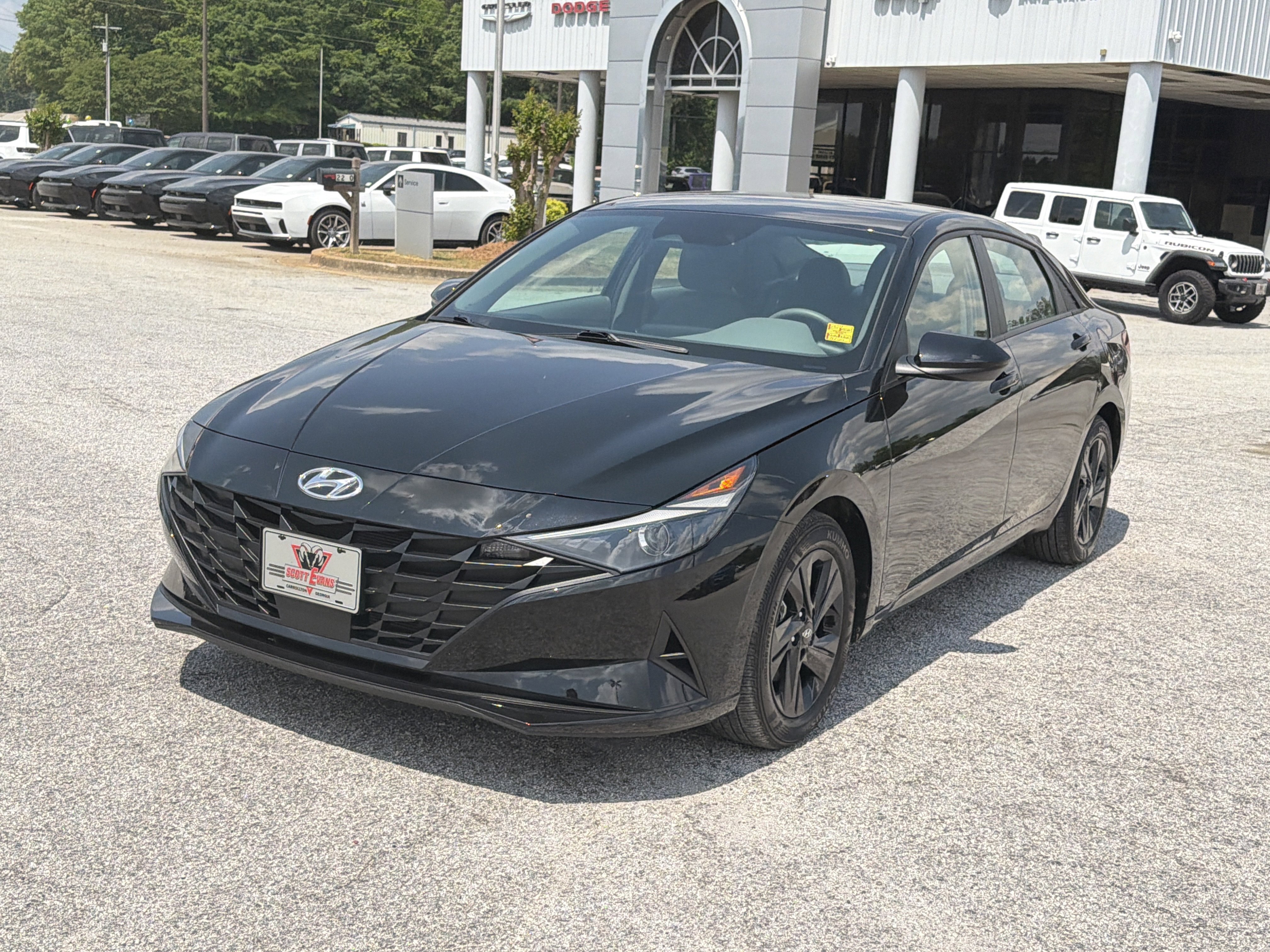 Used 2022 Phantom Black Hyundai SEL image 4