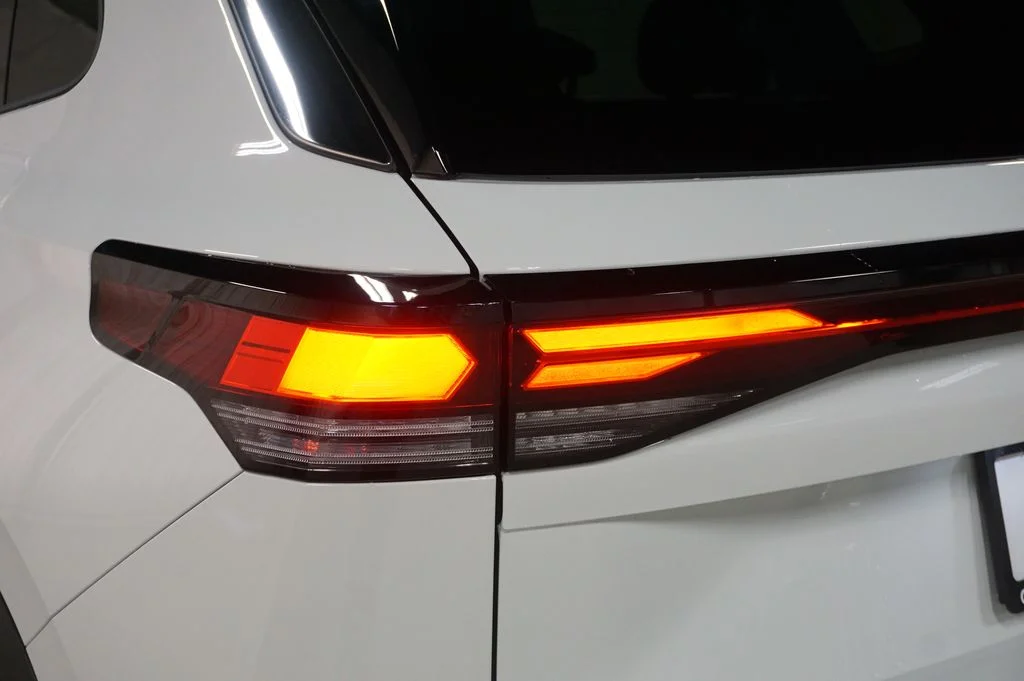 New 2026 Pure White Volkswagen 2.0T SE image 32