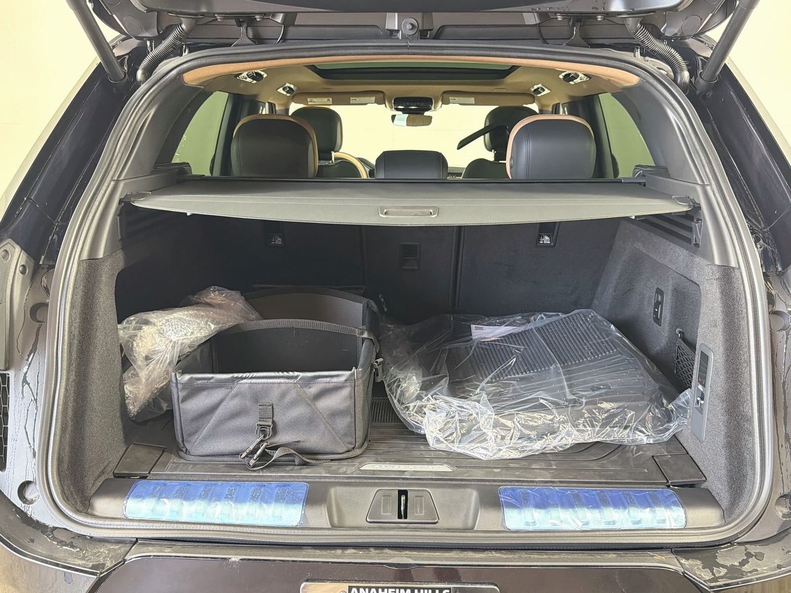 New 2026 Constellation Blue Ultra Metallic Gloss LAND ROVER Dynamic SE image 29