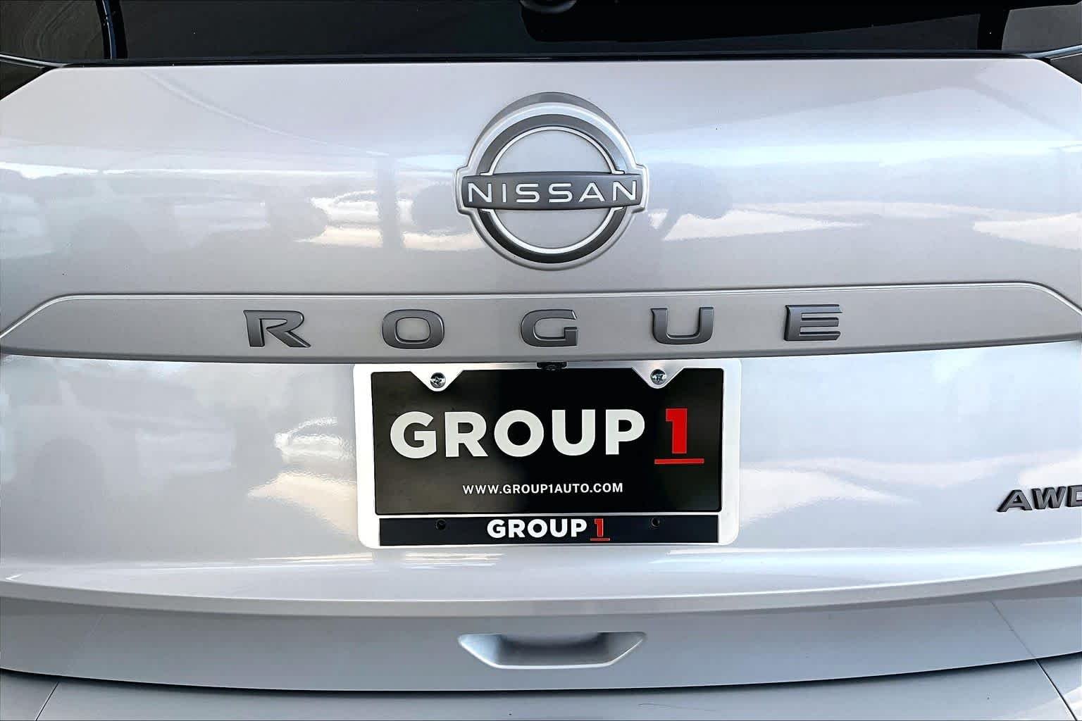 Used 2025 Brilliant Silver Metallic Nissan SV image 10