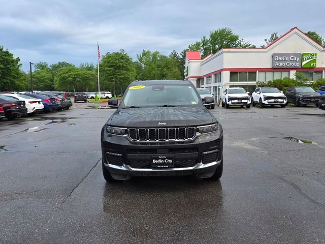 Used 2022 Diamond Black Jeep Limited image 3