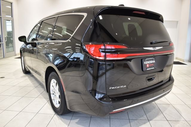 2024 Chrysler Pacifica Touring L - Photo 6