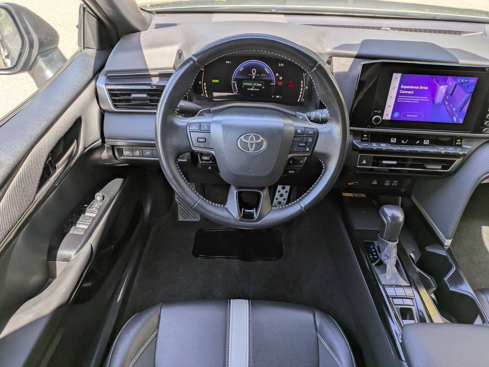 Used 2025  Toyota SE image 15