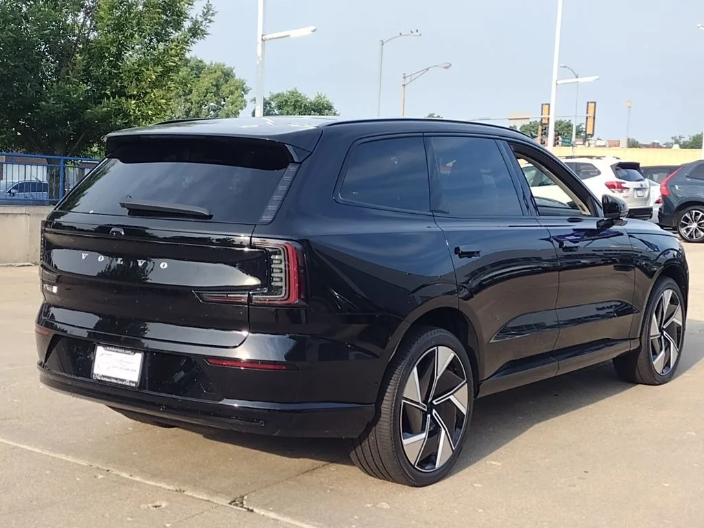 2025 Volvo EX90 Plus - Photo 10