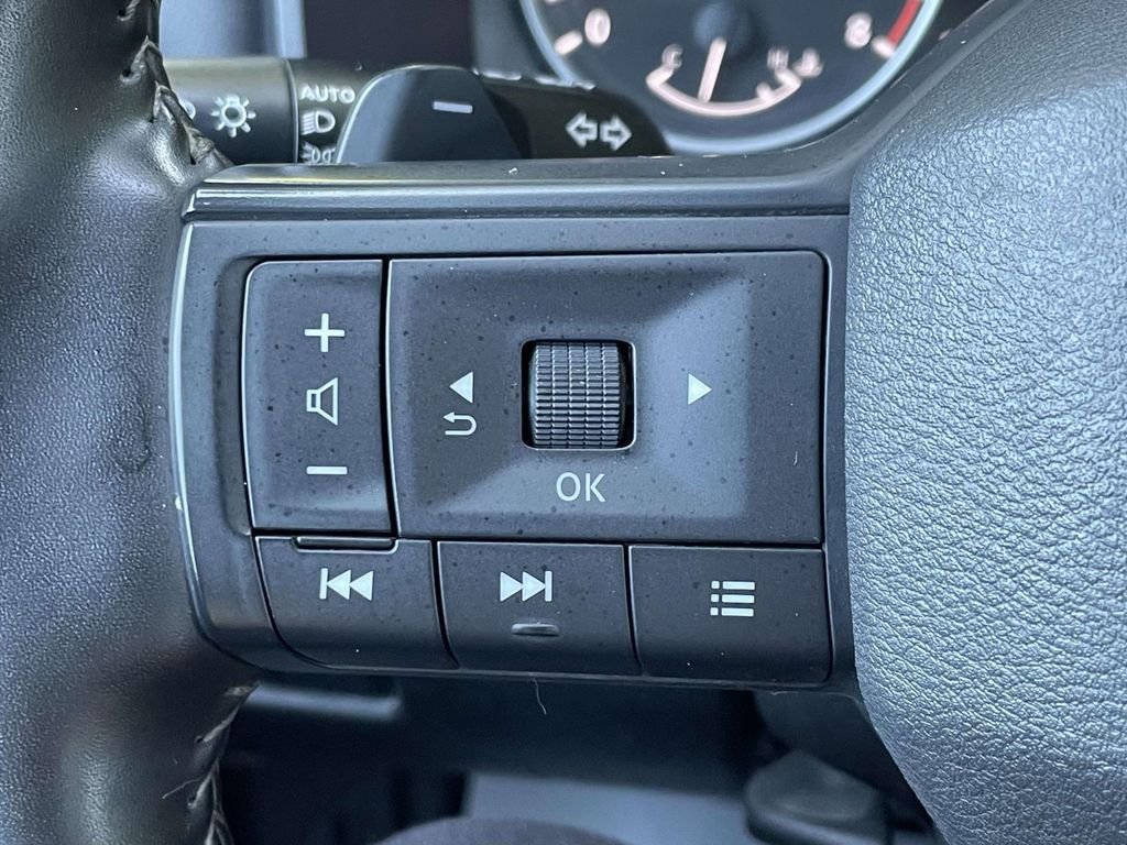 Used 2025  Nissan SV image 20