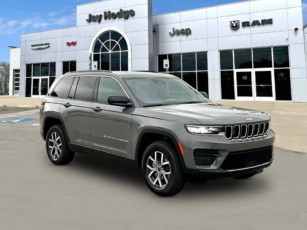 2027 Jeep Grand Cherokee Laredo