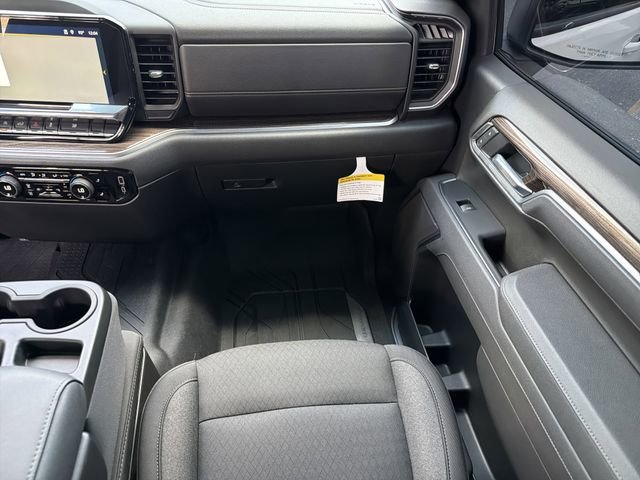 Used 2025 Summit White Chevrolet LT image 15