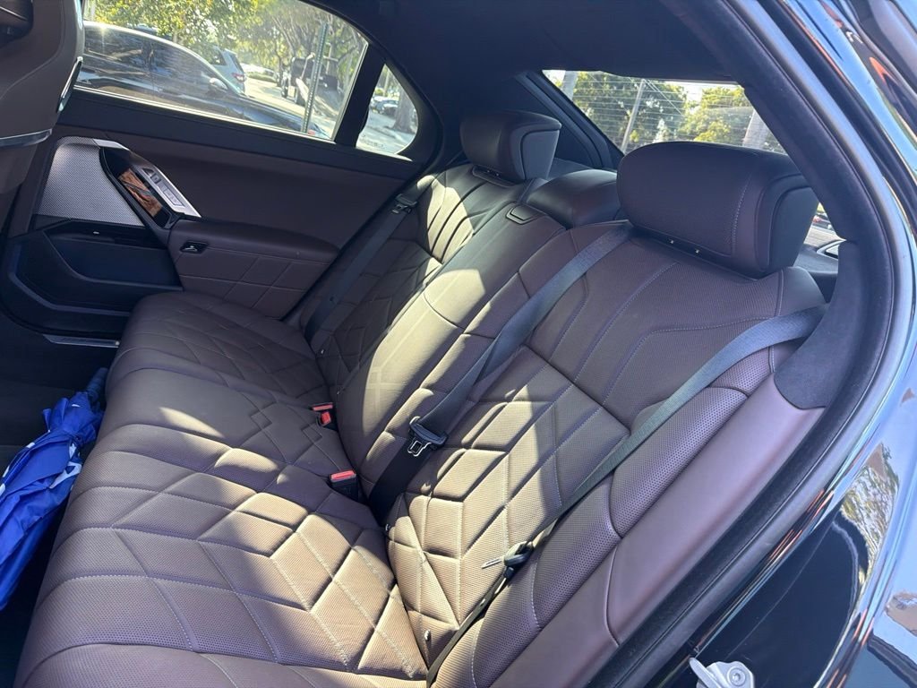 Certified Used 2023 Carbon Black Metallic BMW xDrive60 image 4