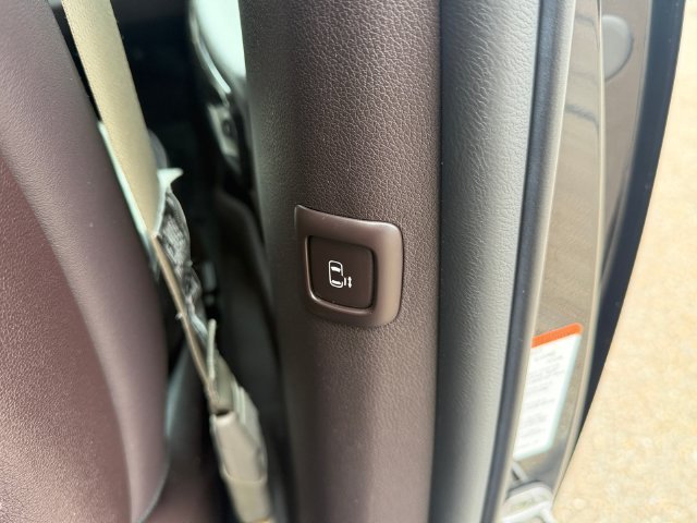 Used 2016 Black Kia SXL image 37